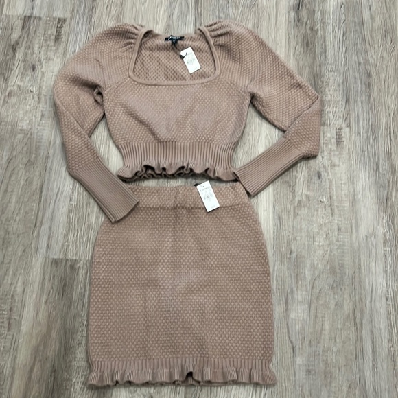 Express taupe skirt outfit - Picture 2 of 4